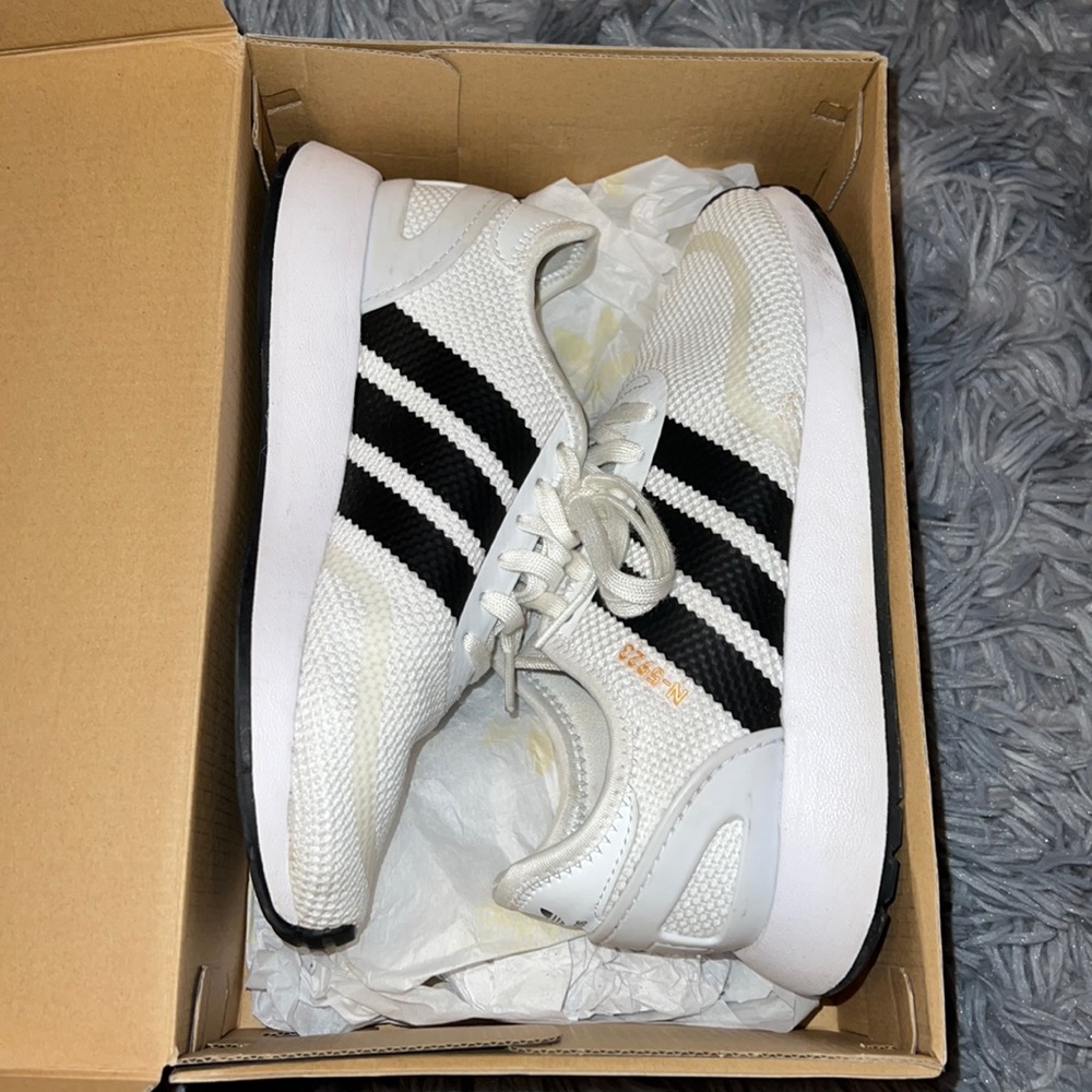 Adidas youth size 4